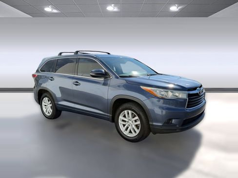 Used 2015 Toyota Highlander LE FWD image 7