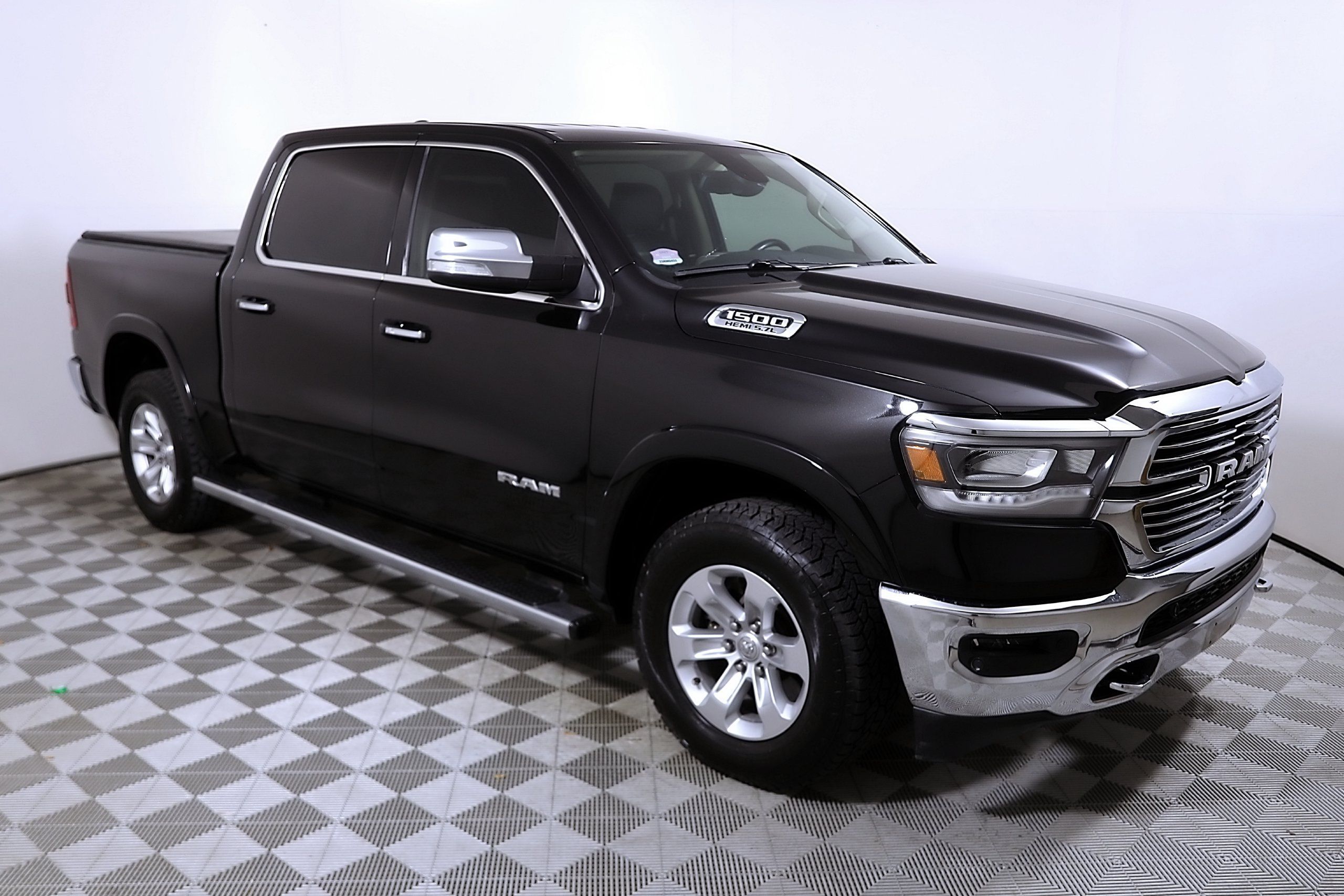 Used 2019 RAM 1500 Laramie AWD/4WD image 5