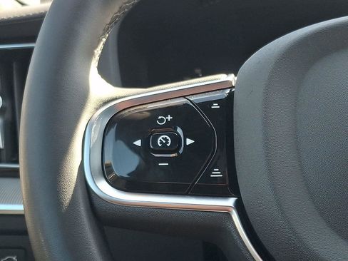 Used 2024 Volvo XC60 B5 Ultimate w/ Climate Package image 23