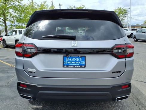Certified 2025 Honda Pilot Sport image 9