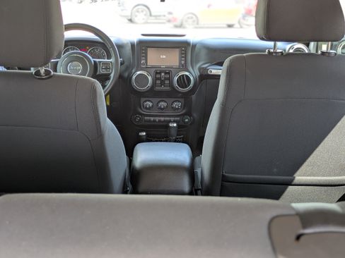 Used 2012 Jeep Wrangler Unlimited Sahara w/ Connectivity Group image 13