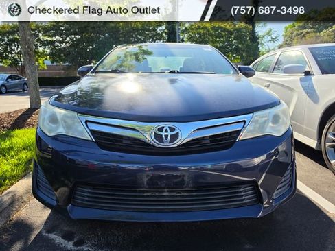 Used 2014 Toyota Camry LE FWD image 2