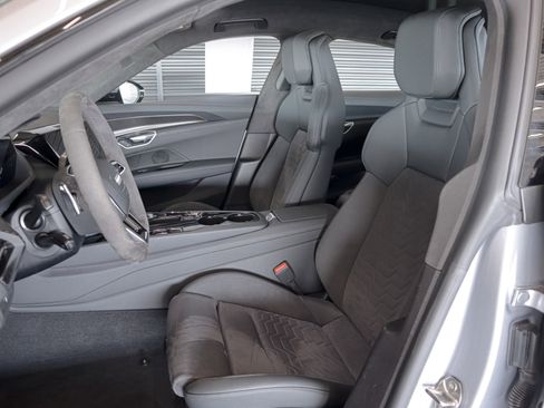 Used 2024 Audi e-tron GT Prestige w/ Prestige Package image 5