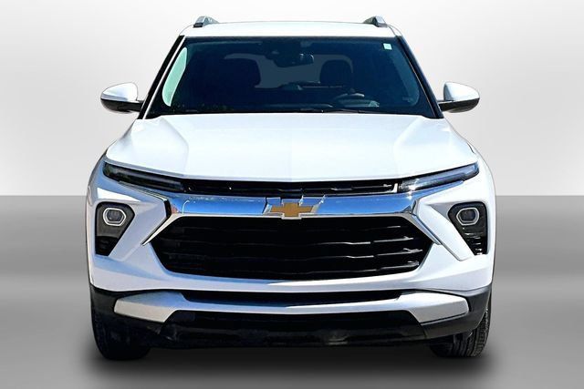 Used 2026 Chevrolet TrailBlazer LT AWD/4WD image 2