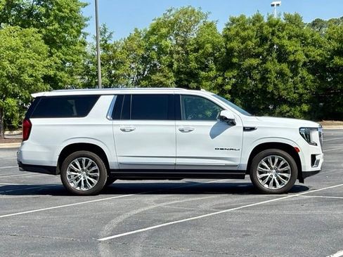 Used 2023 GMC Yukon XL Denali AWD/4WD image 9