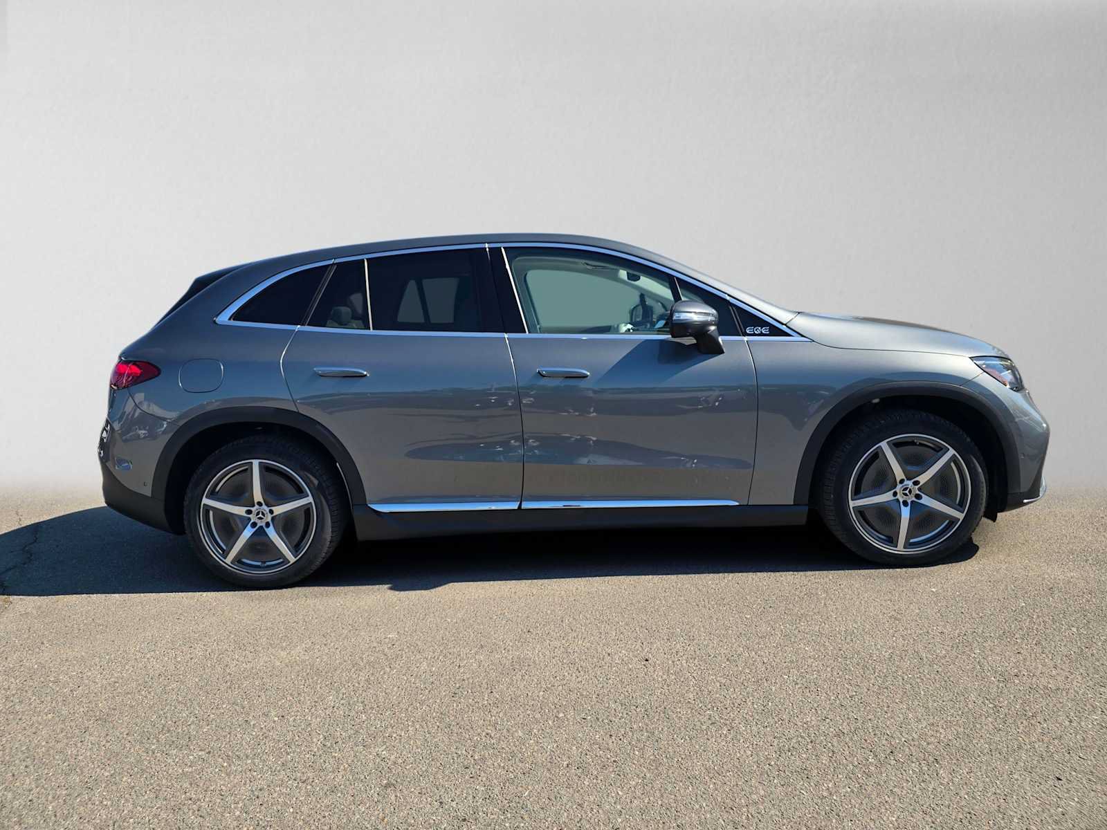 Used 2023 Mercedes-Benz EQE 350+ SUV image 2