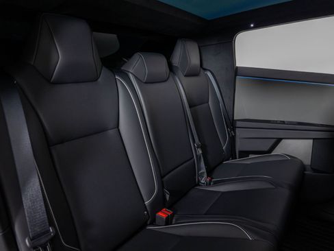 Used 2024 Tesla Cybertruck AWD Crew Cab image 23