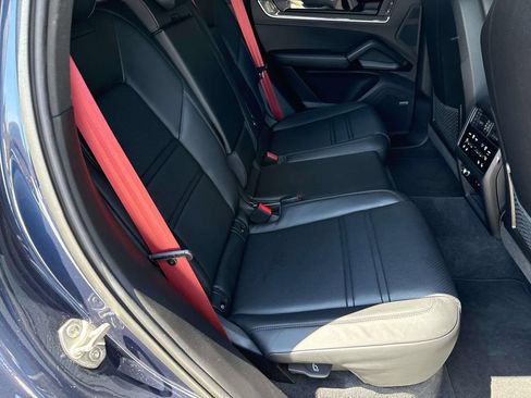 Certified 2024 Porsche Cayenne Coupe AWD/4WD image 14