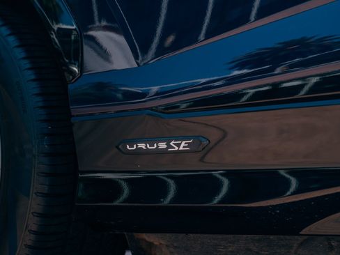 Used 2025 Lamborghini Urus SE AWD/4WD image 11