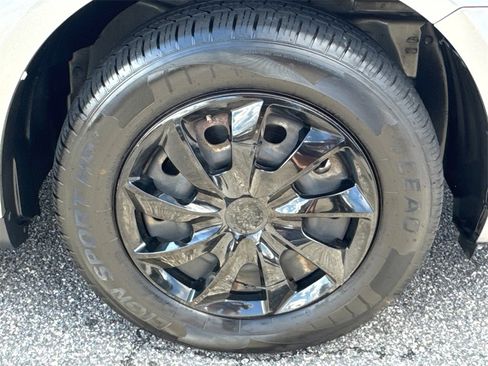 Used 2019 Dodge Journey SE image 12