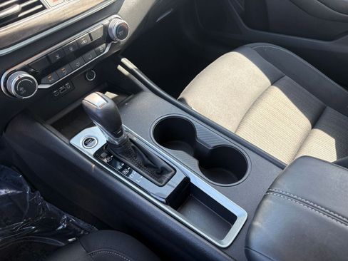 Used 2025 Nissan Altima 2.5 SV image 41