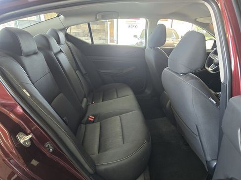 Used 2024 Nissan Altima 2.5 SV image 18