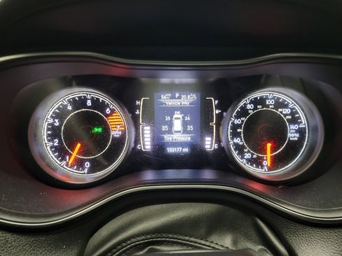 Used 2020 Jeep Cherokee Latitude w/ Cold Weather Group image 18