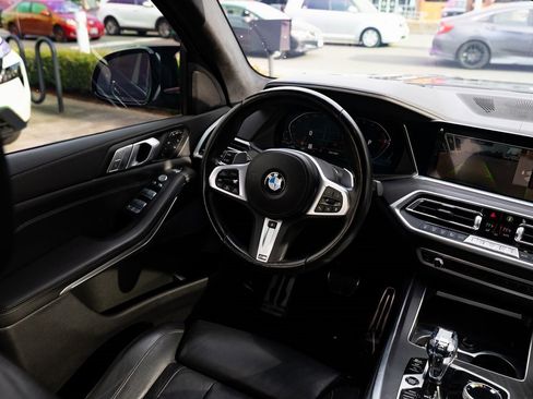 Used 2022 BMW X7 xDrive40i w/ M Sport Package image 9