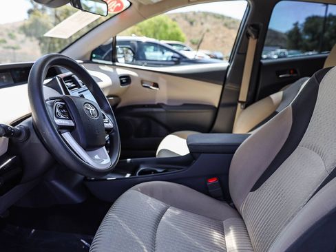 Certified 2018 Toyota Prius Two w/ Prius Two Safety Plus Package FWD image 18