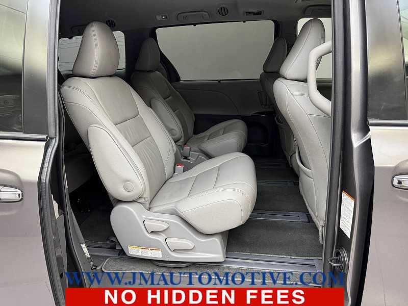 Used 2019 Toyota Sienna XLE w/ Carpet Mat Package AWD/4WD image 21