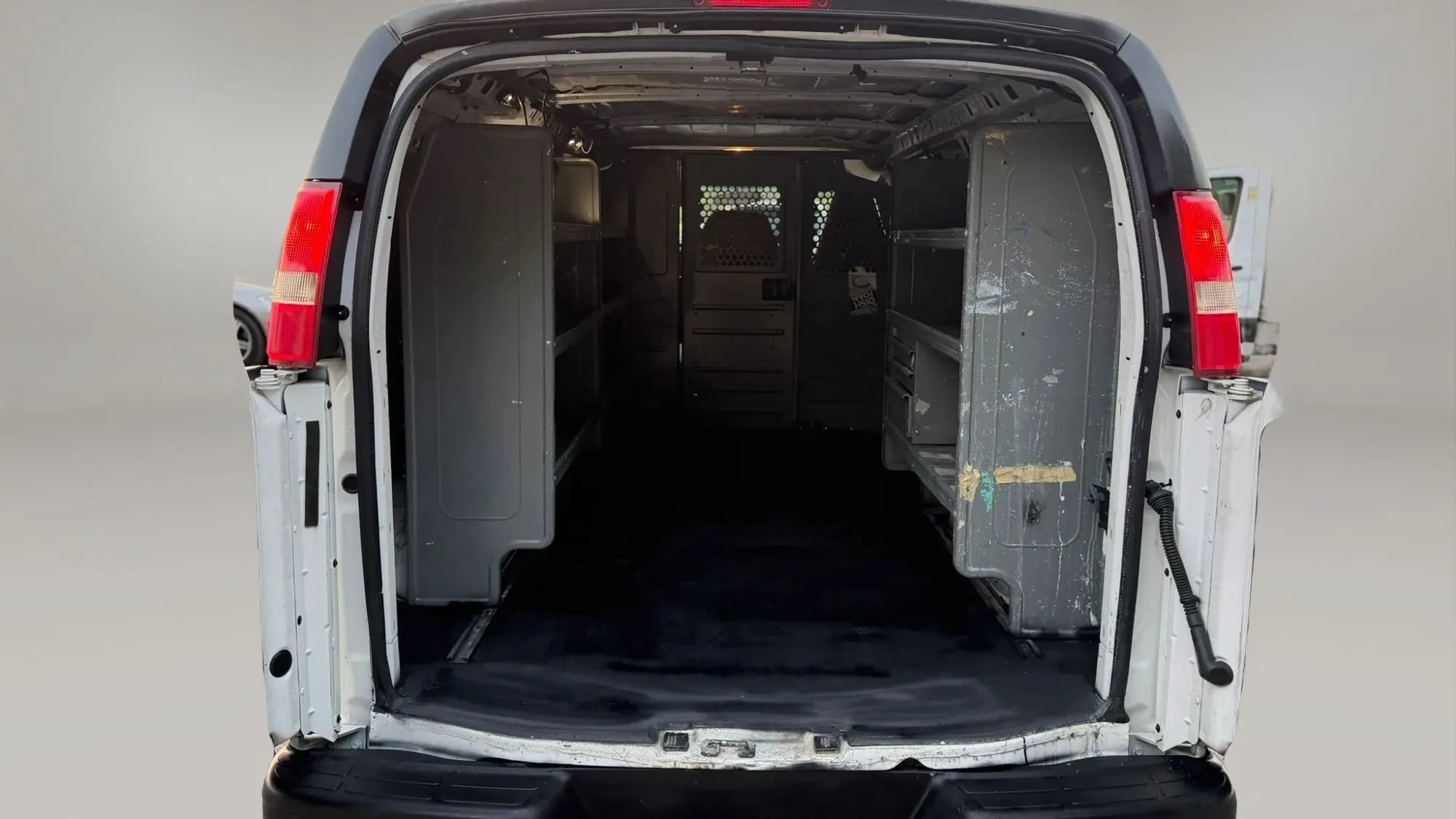 Used 2016 Chevrolet Express 2500 RWD image 24