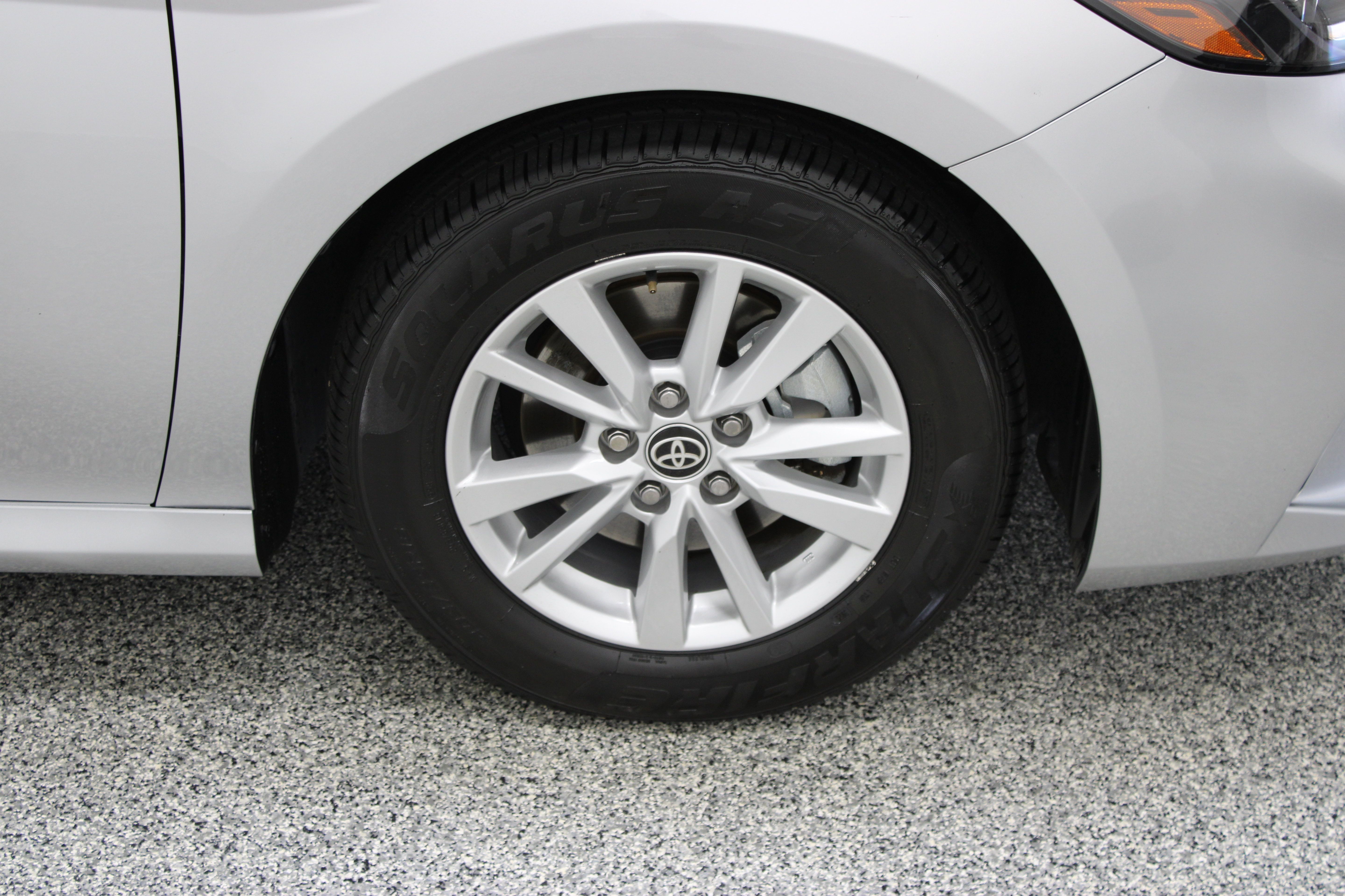 Used 2025 Toyota Camry LE FWD image 5