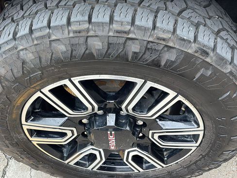 Used 2022 GMC Sierra 3500 AT4 w/ AT4 Preferred Package image 14