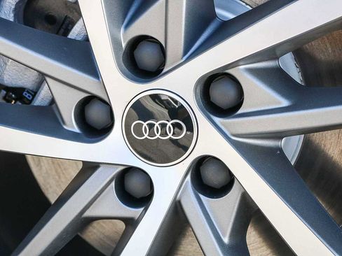 Used 2025 Audi Q3 2.0T Premium image 15