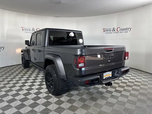 Used 2022 Jeep Gladiator Sport image 10