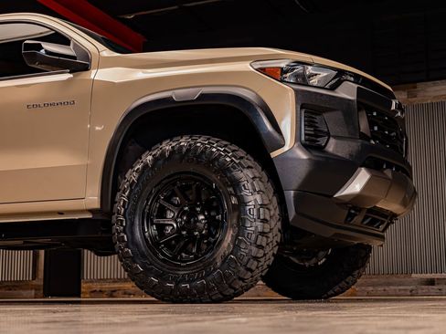 Used 2023 Chevrolet Colorado Trail Boss w/ Technology Package image 12