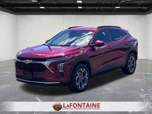 Used 2025 Chevrolet Trax LT w/ LT Convenience Package FWD image 1