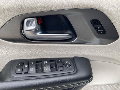 Used 2023 Chrysler Pacifica Touring-L FWD image 53