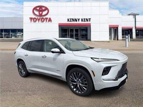 Used 2025 Buick Enclave Avenir w/ Super Cruise Package FWD image 1