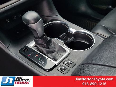 Used 2019 Toyota Highlander XLE FWD image 23