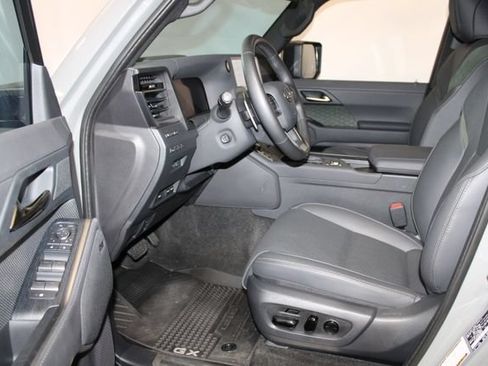 Used 2025 Lexus GX 550 AWD/4WD image 6