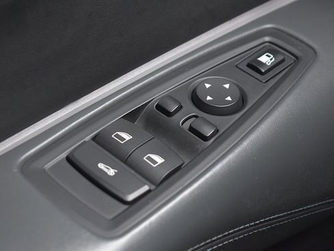 Used 2017 BMW i8 image 29