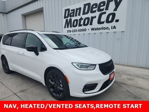 New 2026 Chrysler Pacifica Limited w/ S Appearance Package image 1