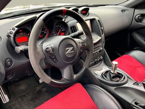 Used 2019 Nissan 370Z NISMO image 8