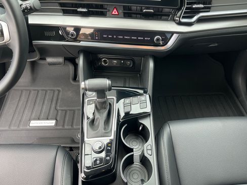 Used 2025 Kia Sportage EX image 27
