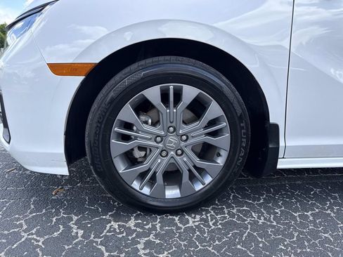 Used 2025 Honda Odyssey Touring image 10