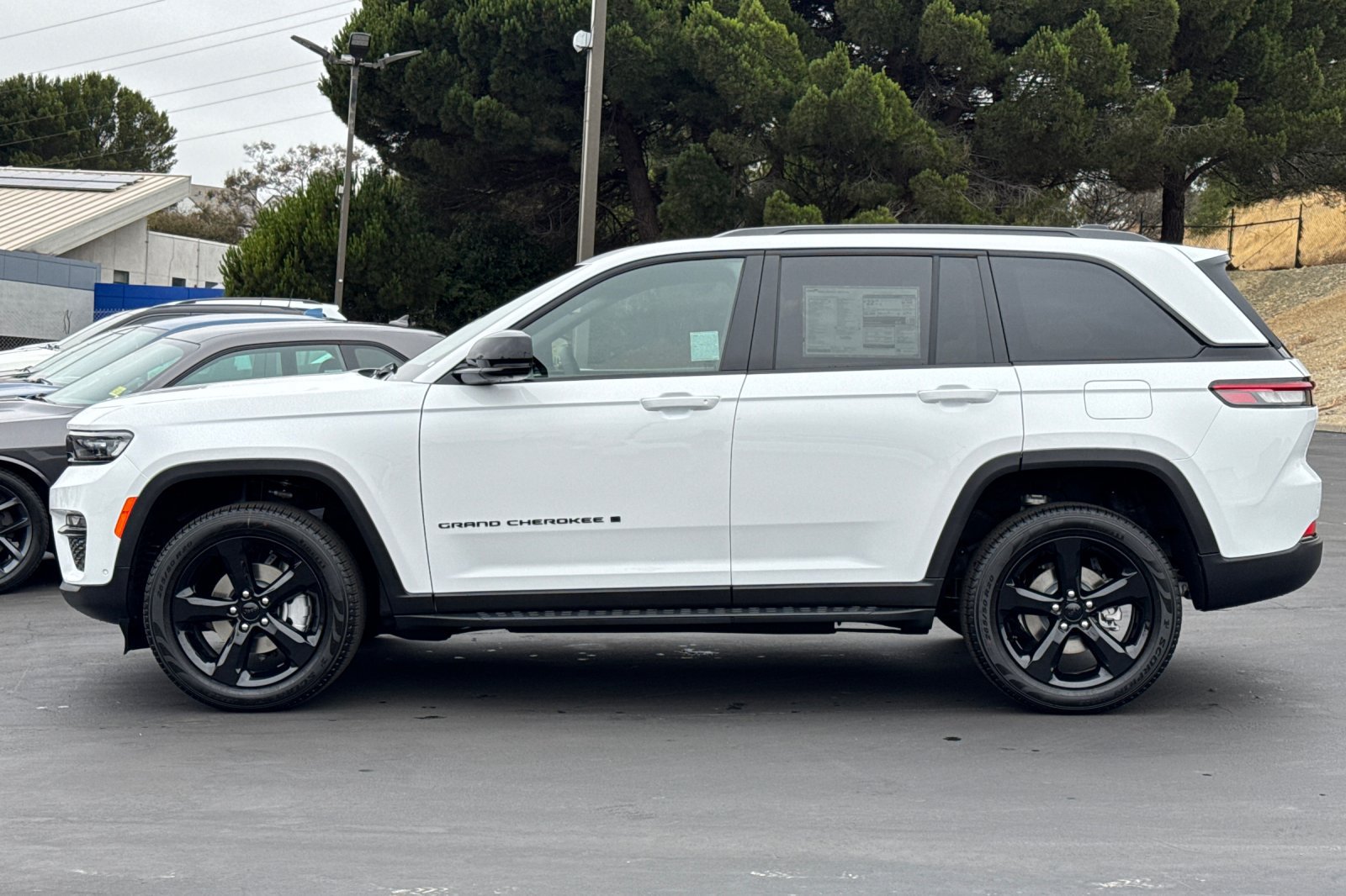New 2025 Jeep Grand Cherokee Limited w/ Luxury Tech Group II AWD/4WD image 8