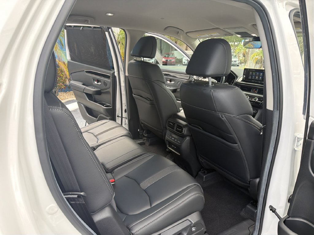 Certified 2025 Honda Pilot EX-L image 32