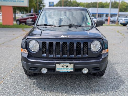 Used 2011 Jeep Patriot Latitude FWD image 11