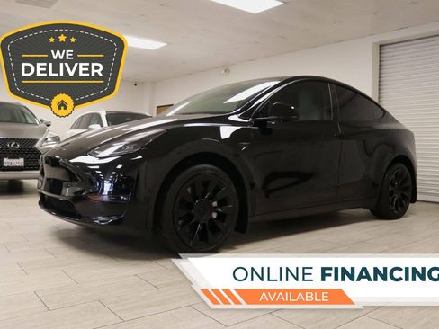 Used 2023 Tesla Model Y Long Range AWD/4WD image 1