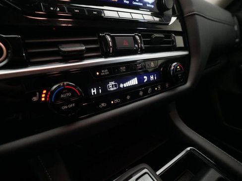 Certified 2024 Nissan Pathfinder SL image 21