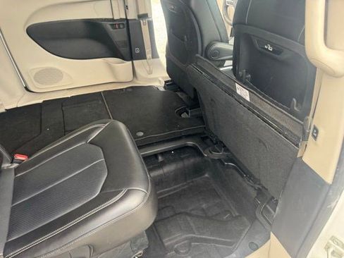 Used 2023 Chrysler Pacifica Touring-L FWD image 33