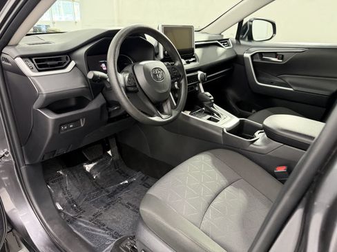 Used 2025 Toyota RAV4 XLE AWD/4WD image 9