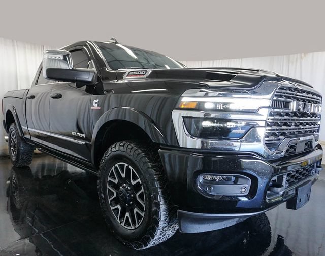 Used 2025 RAM 2500 Limited AWD/4WD image 2