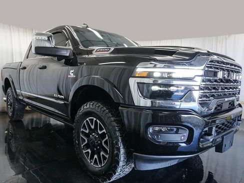 Used 2025 RAM 2500 Limited AWD/4WD image 2