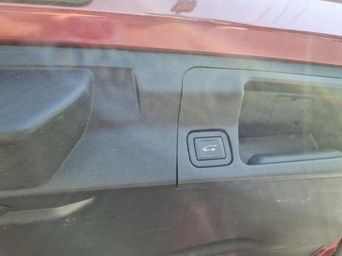 Used 2023 GMC Acadia SLT w/ Elevation Edition image 14