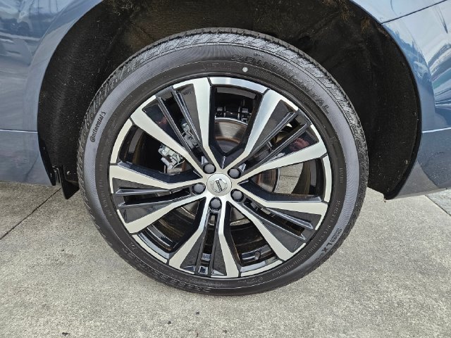 Used 2024 Volvo XC60 B5 Plus w/ Protection Package Premier AWD/4WD image 9