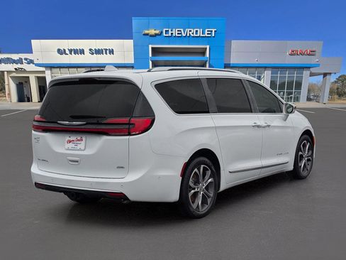 Used 2022 Chrysler Pacifica Pinnacle image 8
