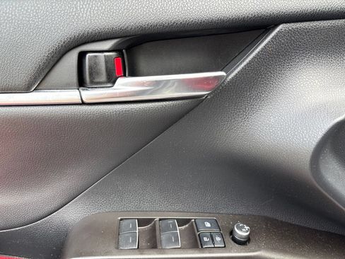 Used 2022 Toyota Camry XSE FWD image 10