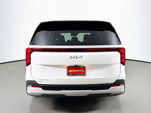 Used 2025 Kia Carnival image 7